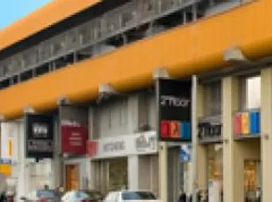 מרכז מסחרי לח