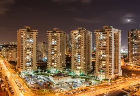 Neve Gan Petah Tikva קרסו נדל